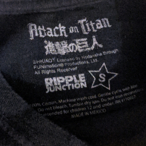 Attack on Titan women's top - Picture 3 of 3